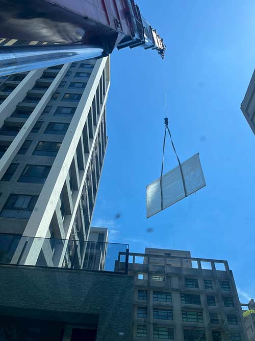 三峽吊車-三峽北大 落地窗吊掛